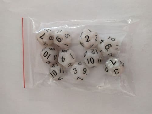 Dice - Terningesæt - 10 terninger - Kaissa Dice: Pearl - Ivory/Black D12 (12 sidet)